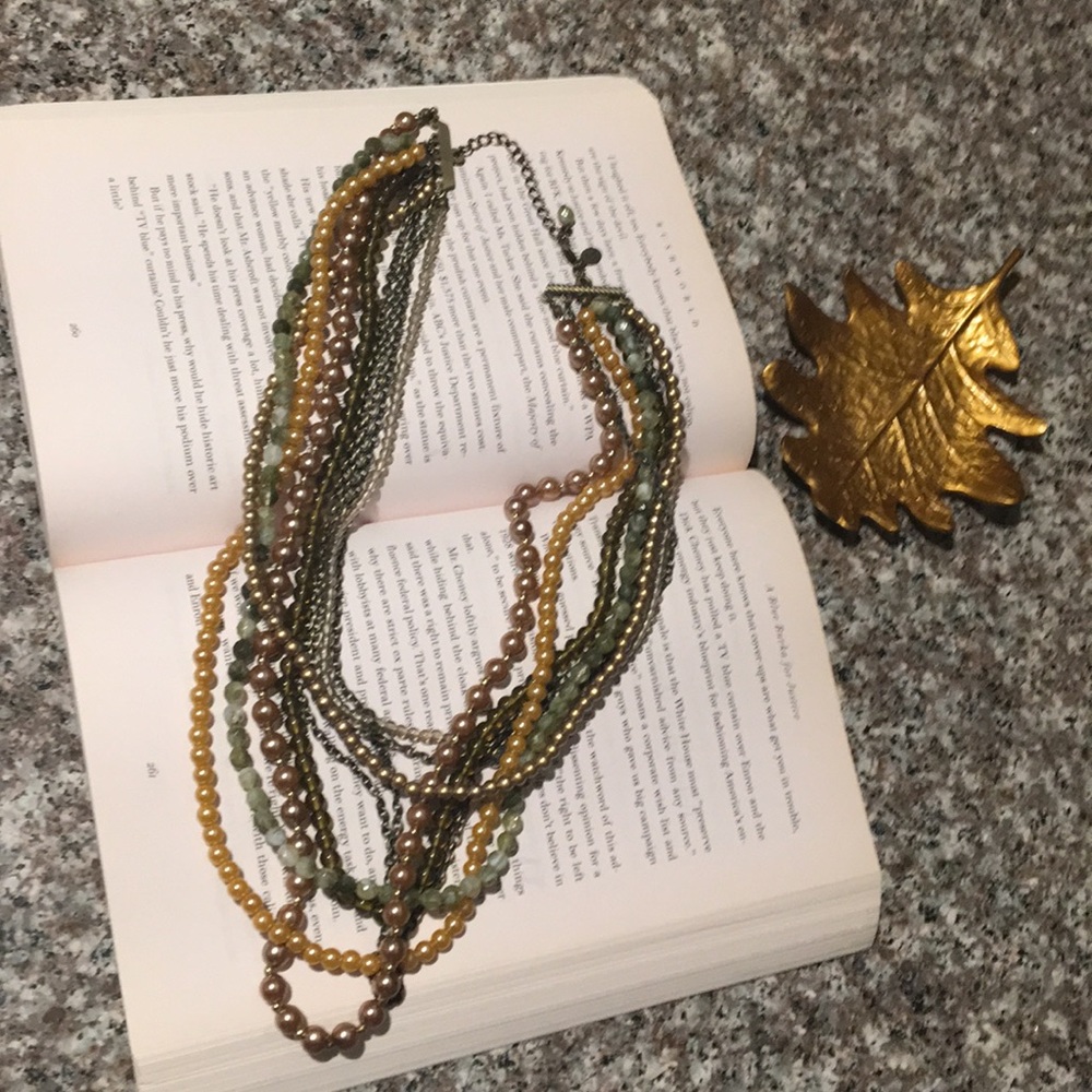 Multilayered beaded necklace - Picture 2 of 2